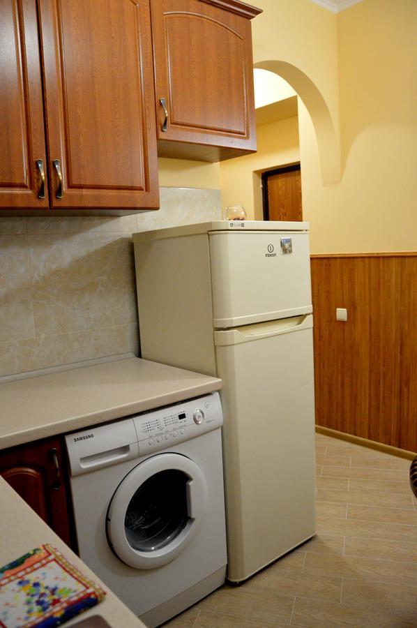 На Вулиці Льва Appartement Lviv Buitenkant foto